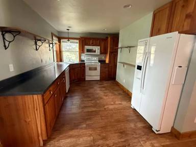 Main picture of 401 2nd Ave NW