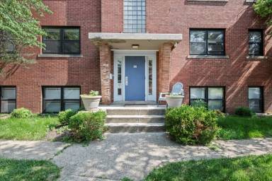Main picture of 306 E 19th St