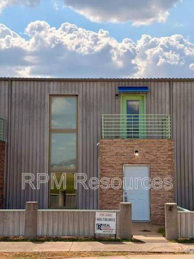Main picture of 300 Summit Ridge Dr