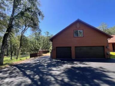 Main picture of 16471 Wolf Meadows Dr