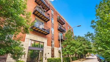 Main picture of 2342 W Bloomingdale Ave