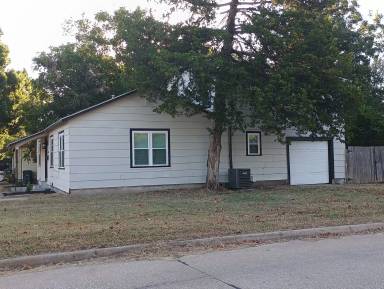 Main picture of 4000 SE 10th Pl