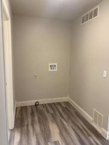 Main picture of 2445 S Saint Clair Ave