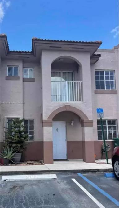Main picture of 8713 NW 107th Ln