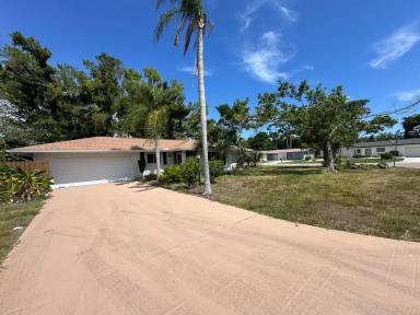 Main picture of 4223 SE 4th Pl