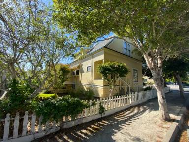 Main picture of 247 Granite St