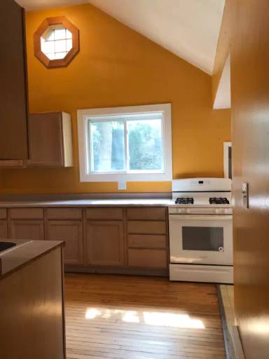 Main picture of 121 Circle Ave