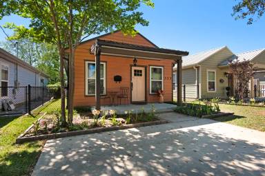 Main picture of 323 N Reus St