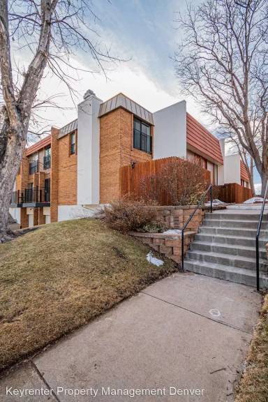 Main picture of 2835 S Locust St