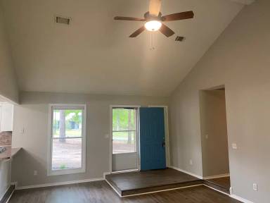 Main picture of 15 Lee Road 977