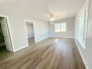 Main picture of 10918 Jurupa Rd