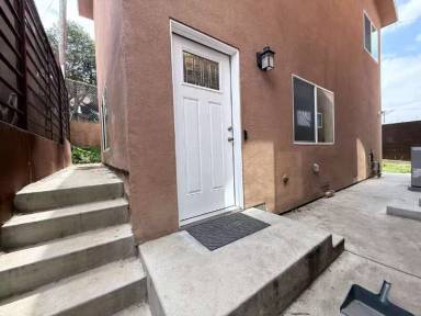 Main picture of 3258 1/2 Dundas St