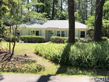 Main picture of 6 Pinewood Ave