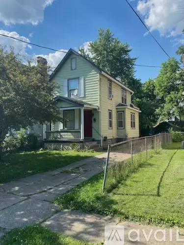 Main picture of 5742 Adelphi St