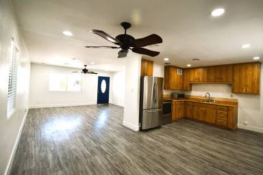 Main picture of 3219 W Maryland Ave