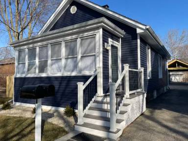Main picture of 744 E Main St