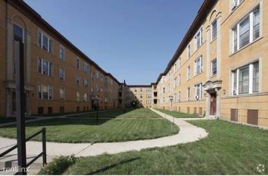 Main picture of 4614 S Lake Park Ave