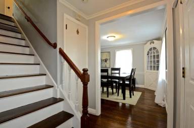Main picture of 32 Ledgewood Rd
