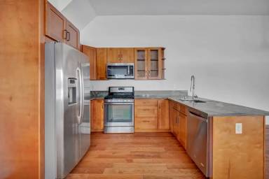 Main picture of 651 Prospect St