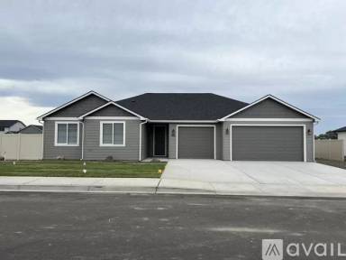 Main picture of 5809 W Larch Ave