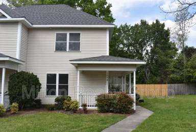 Main picture of 100 Laura Ln