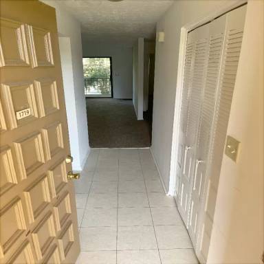 Main picture of 2000 Country Club Apts
