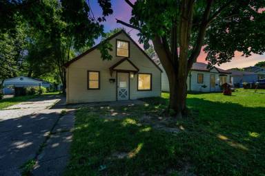 Main picture of 816 E Harris St