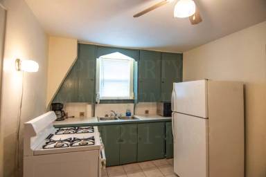 Main picture of 411 W 12th St