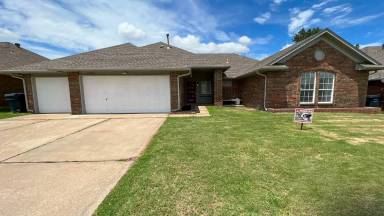 Main picture of 11829 SW 3rd Ter