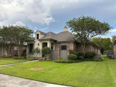 Main picture of 1001 Southlake Cir