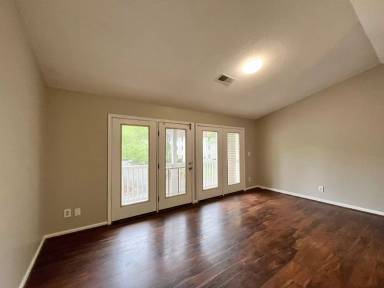 Main picture of 2332 W Vandalia Rd