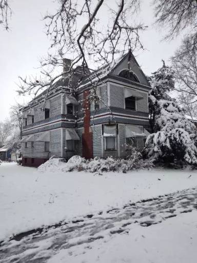 Main picture of 816 W William St
