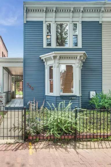 Main picture of 713 10th St NE