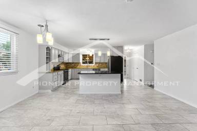 Main picture of 7550 Greenwood Blvd