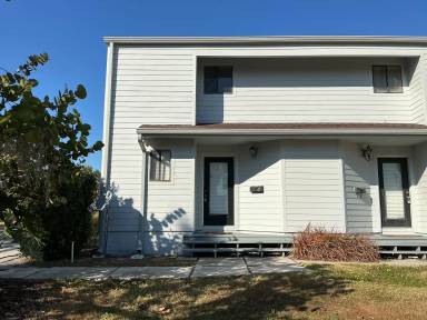 Main picture of 411 E Park St