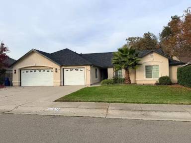 Main picture of 2678 Queens Way