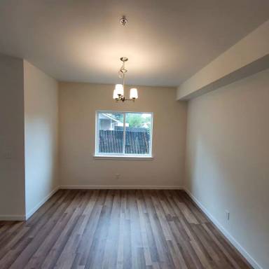 Main picture of 100 N 5th St