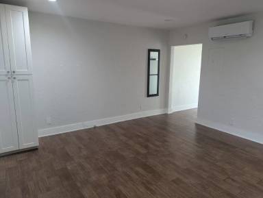 Main picture of 3221 NE 9th St