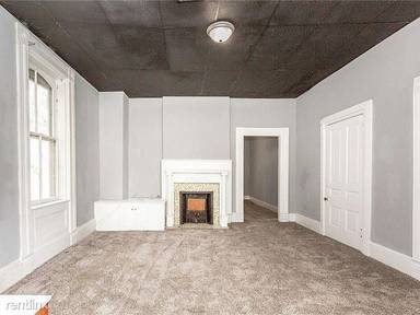 Main picture of 107 N Jefferson St