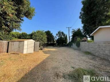 Main picture of 9519 Lower Azusa Rd
