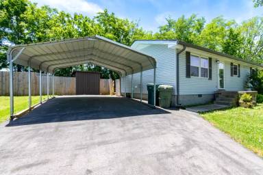 Main picture of 402 Parkside Cir