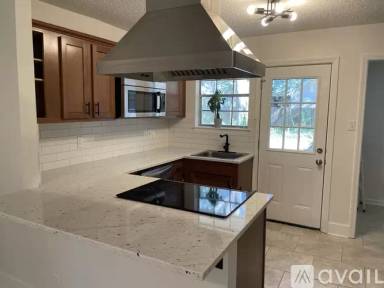 Main picture of 218 W Saint Mary Dr