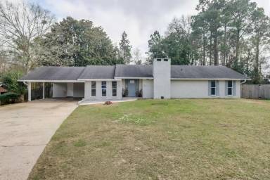 Main picture of 15744 Parkwood Dr S