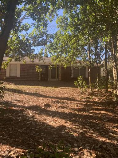 Main picture of 1100 Robinette Dr