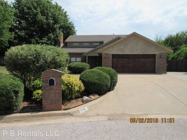 Main picture of 3116 NE Heritage Dr