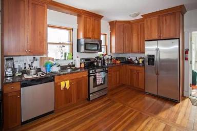 Main picture of 32 Hawthorne St