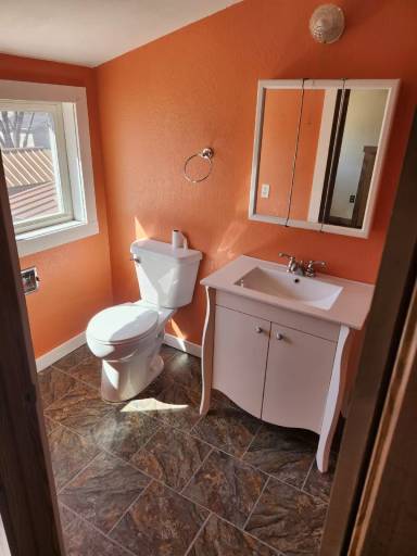 Main picture of 301 W Butternut St