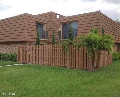 Main picture of 2506 Camelot Ct