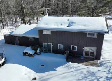 Main picture of 877 Loon Lake Rd