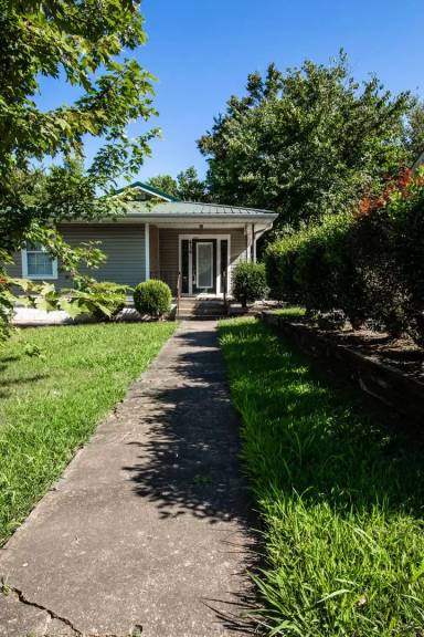 Main picture of 432 W Holly St